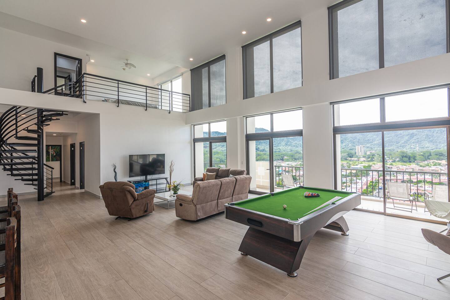 7 Bedroom Penthouse Ocean & Mountain Views JB41001