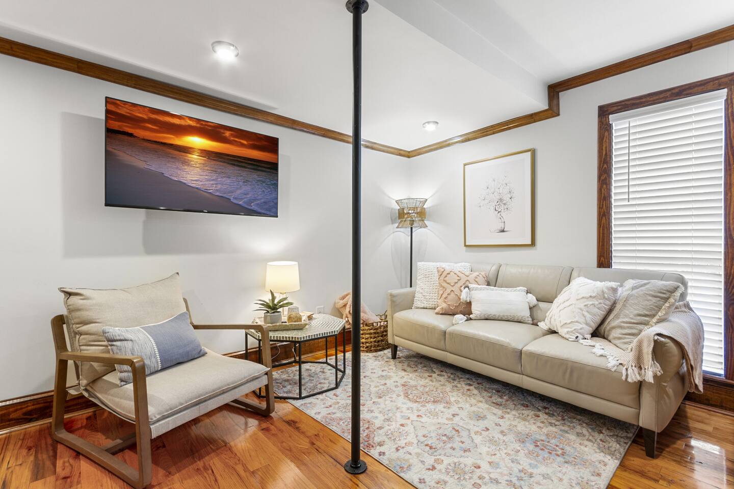 Downtown Vintage Loft with Free Parking