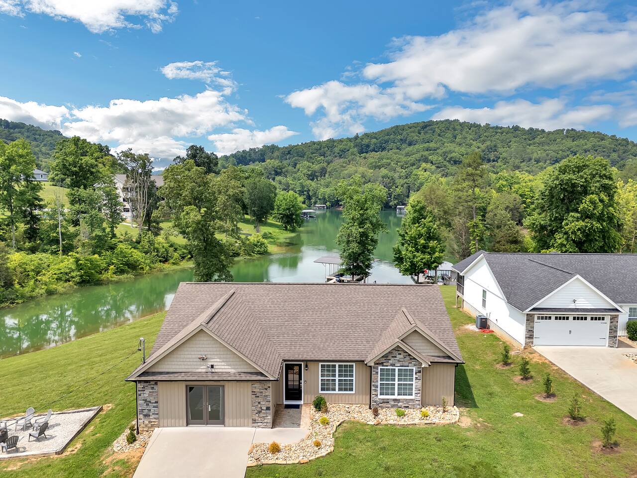 Paradise Cove on Norris Lake w/ Kayaks