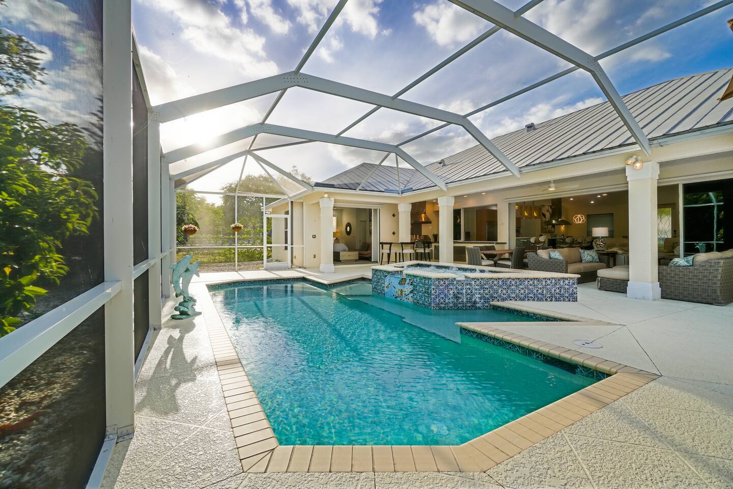 Private Oasis in the ♥ of Naples ☀Heated Pool/Spa☀