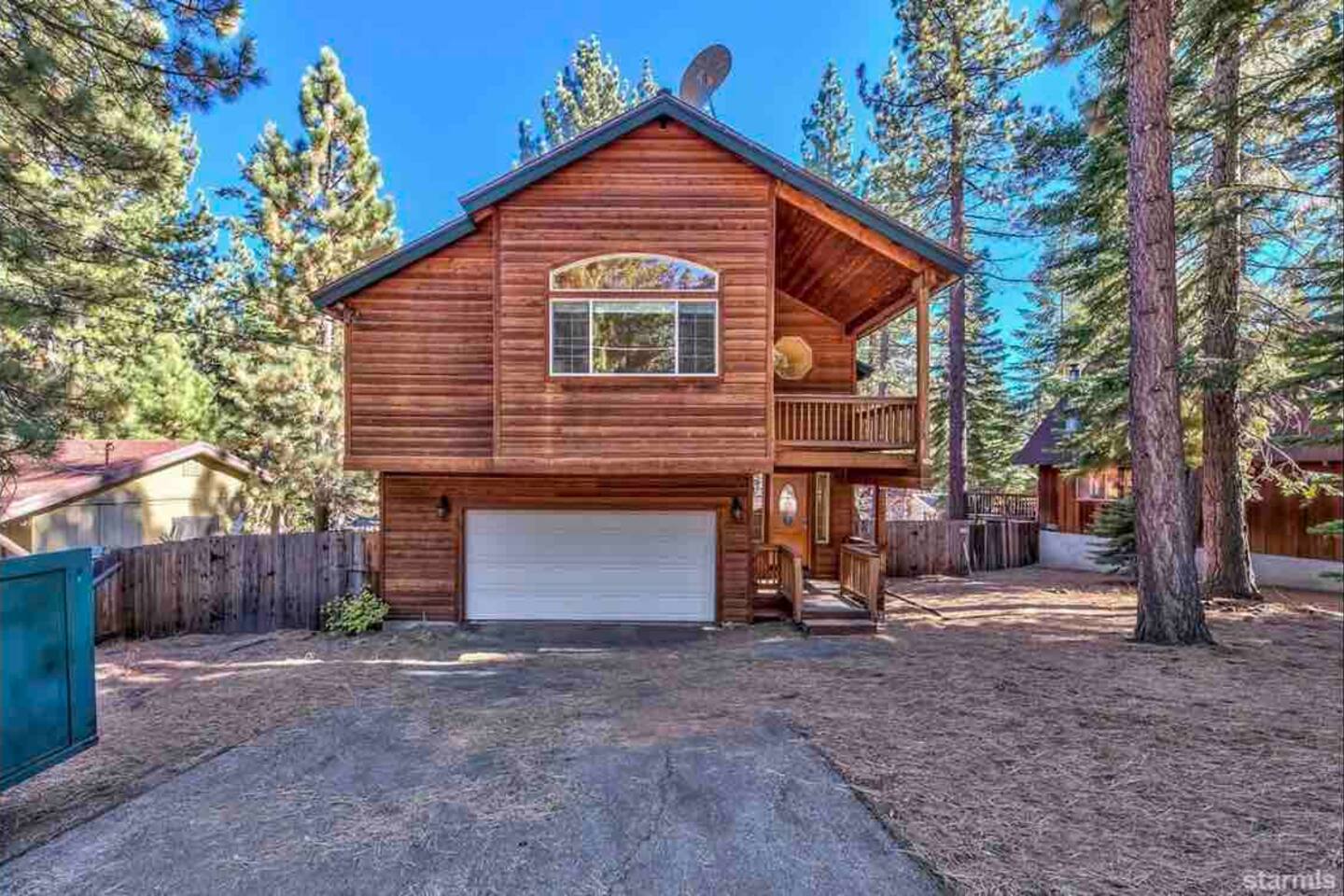 Crystal Manor*Two Living Rms* Pool Table+Hot Tub