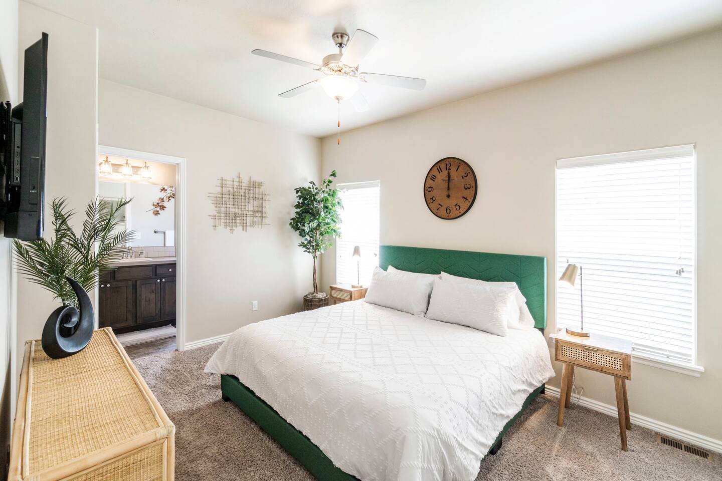 TJ Rancher Home, Wifi, King Beds