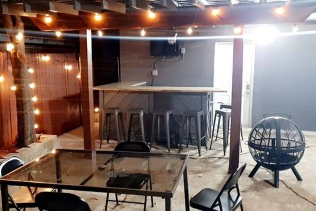 Secrets Backyard Bar. Hottub, Mins. from Stadiums