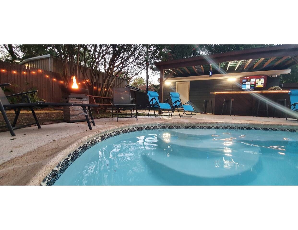 Hidden Heated Poolside Paradise Oasis Jacuzzi Suit