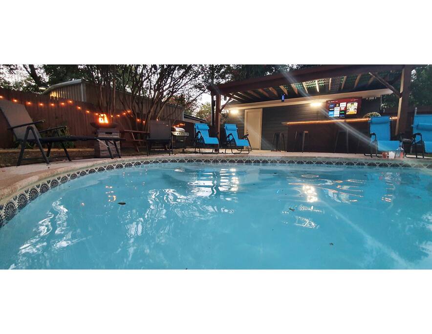 Hidden Heated Poolside Paradise Oasis King Bed Spa