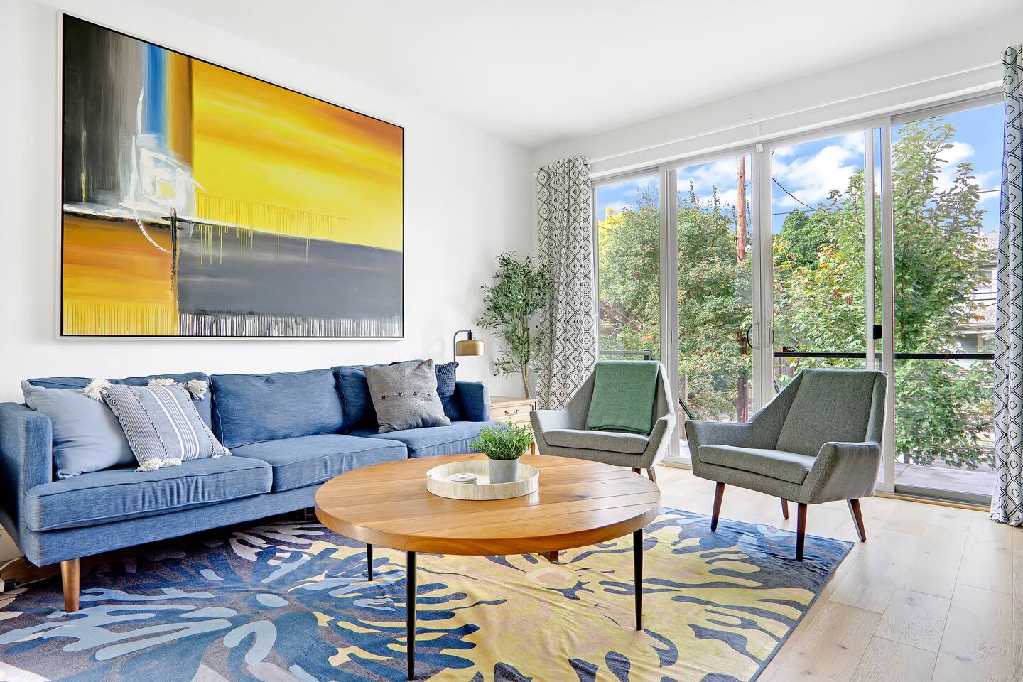 Chromatic Contemporary: King Sized Beds with Roof Deck and AC