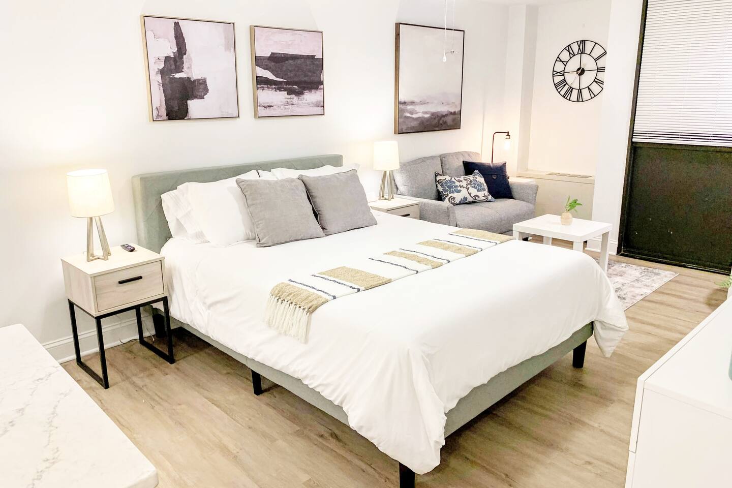 Stunning, Renovated Executive Studio, FREE Parking