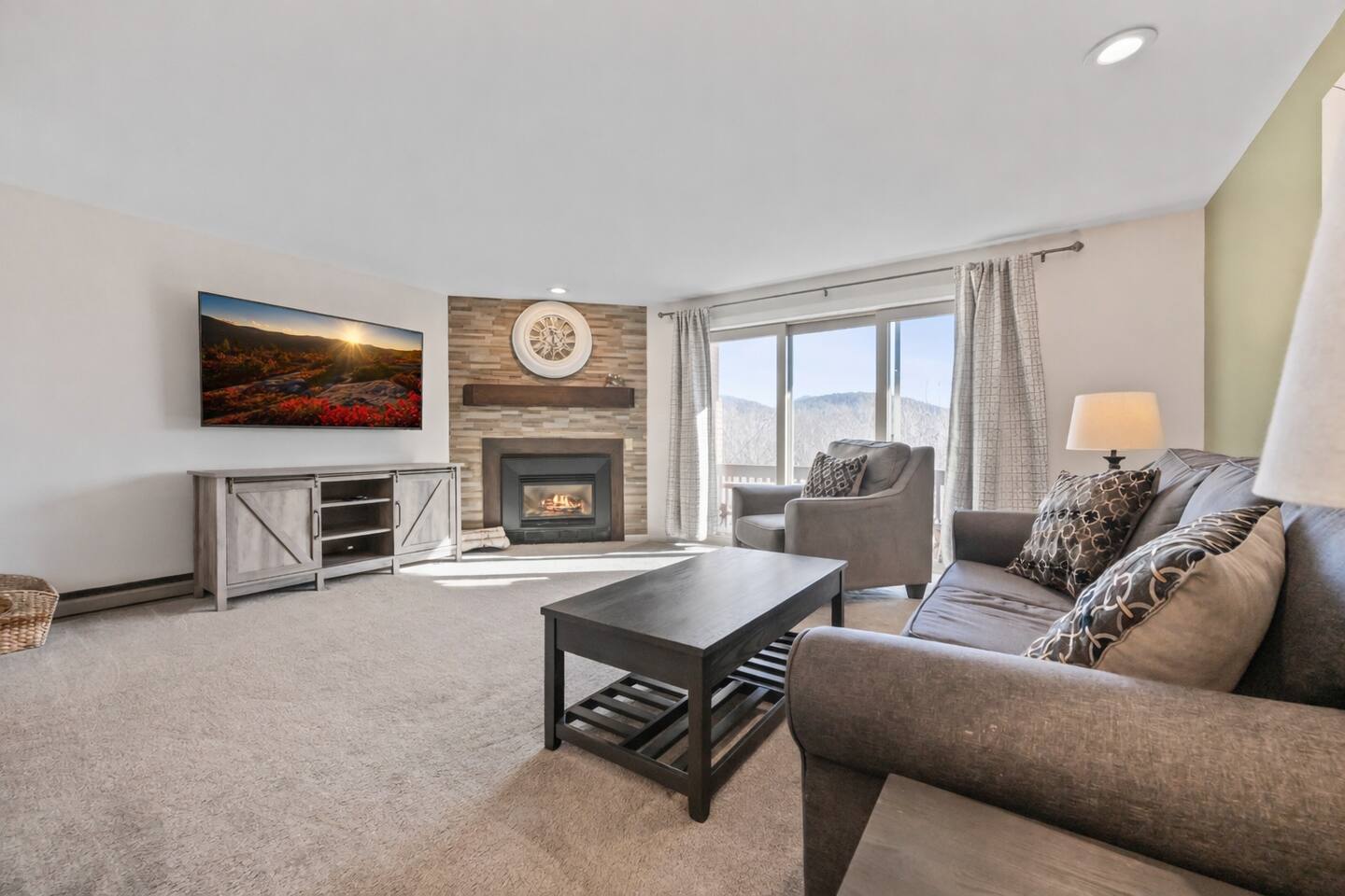 The Nordic Chalet | New Reno! | Hot Tubs | Skiing