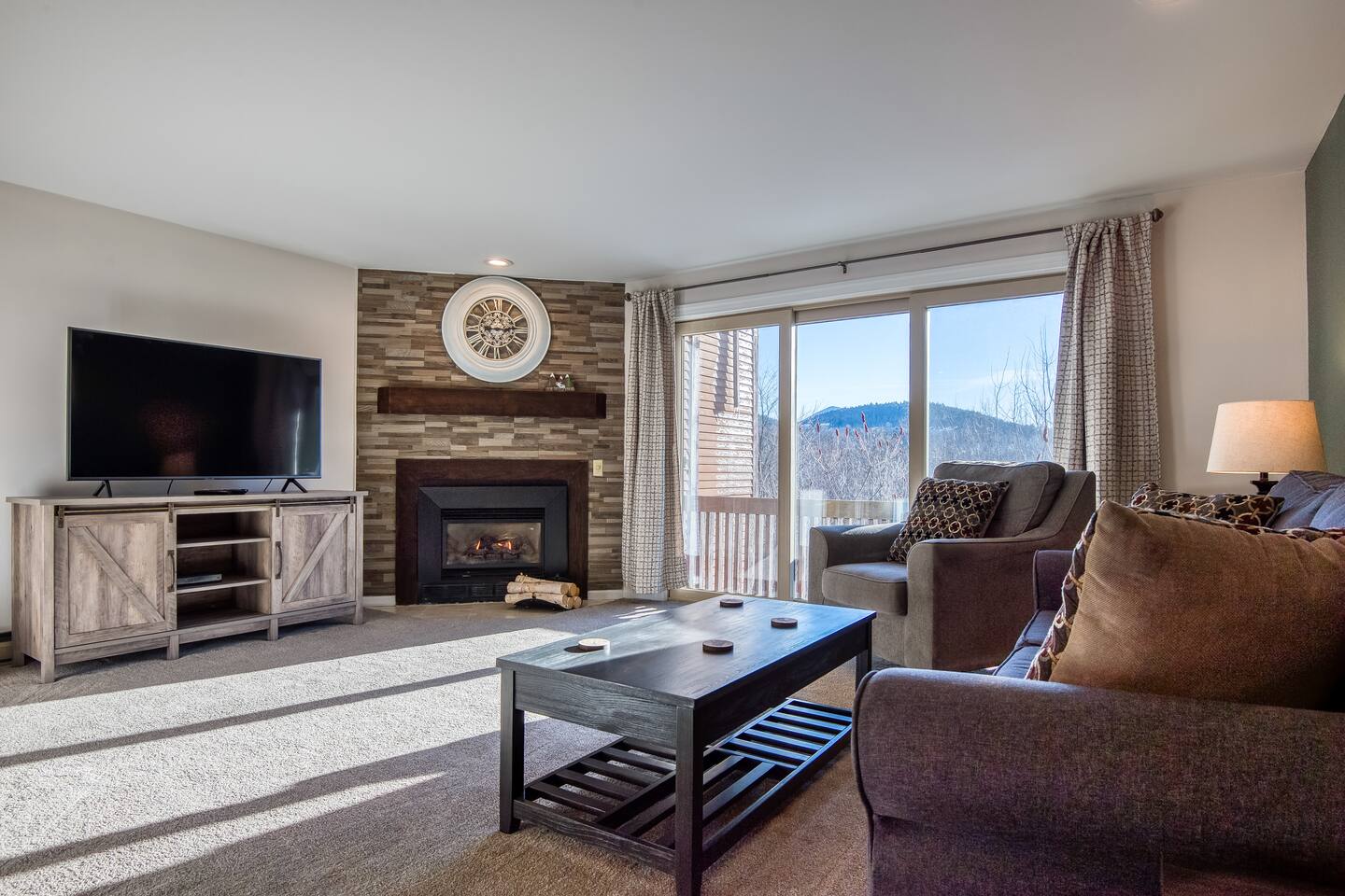 The Nordic Chalet | New Reno! | Hot Tubs | Skiing