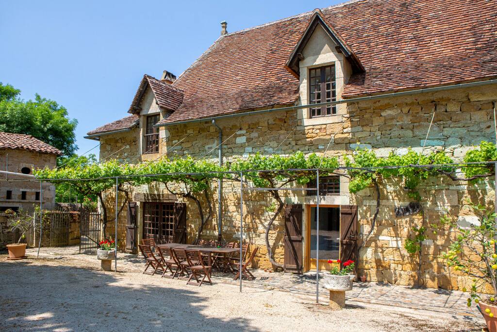 La Grange - 19th c. Stone House on Chateau Grounds