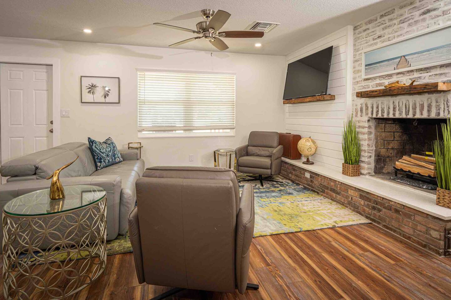 Luxury Escape – Heated Pool & Prime Location!