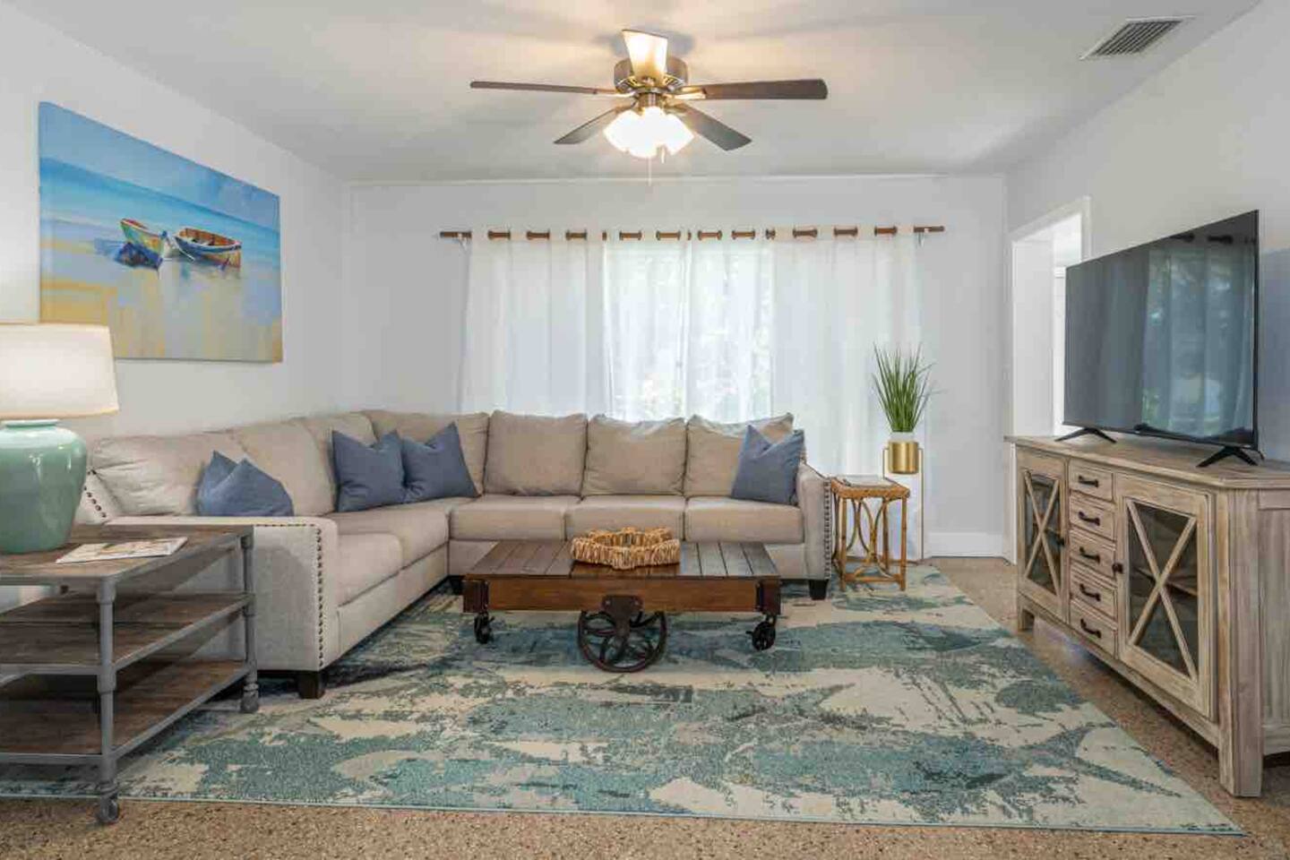 Leisure at Laguna – Hot Tub & Game Room Retreat