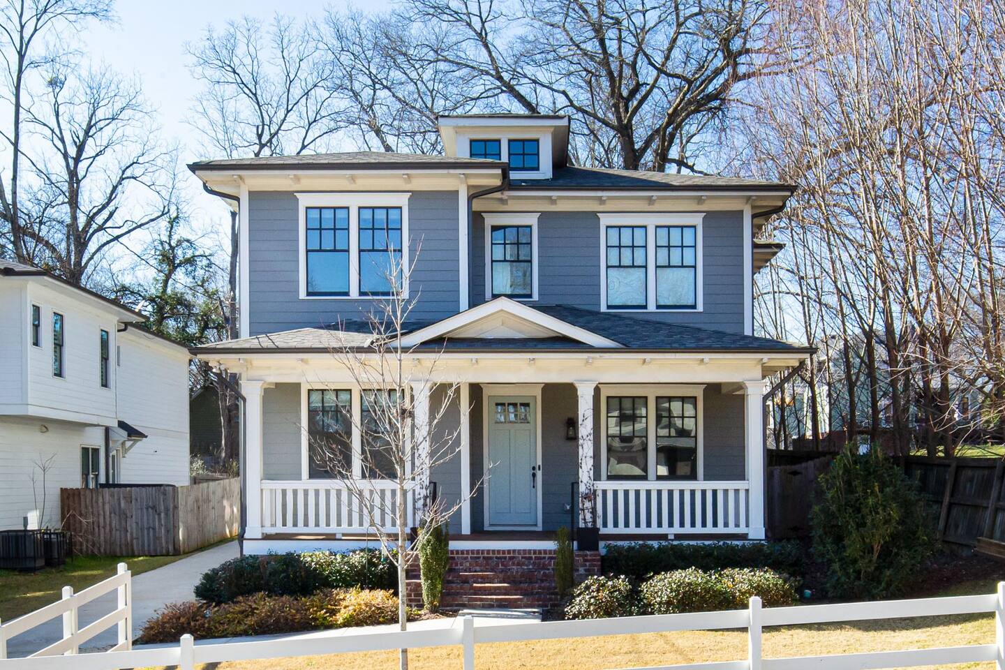 Beautiful Spacious Downtown Home Sleeps Up to 20