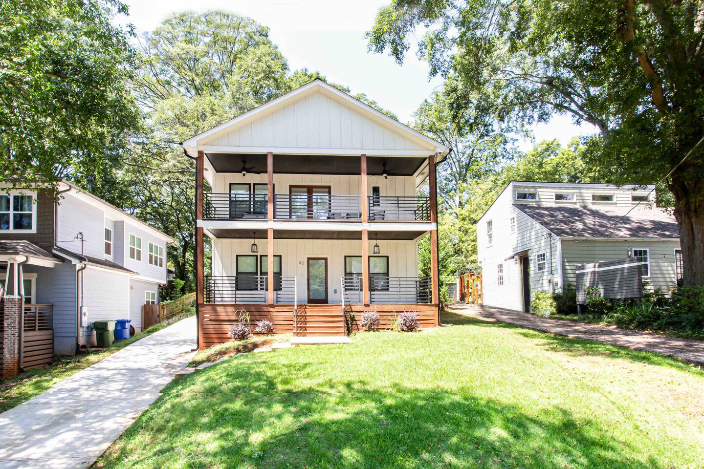 Large New Modern Downtown Home