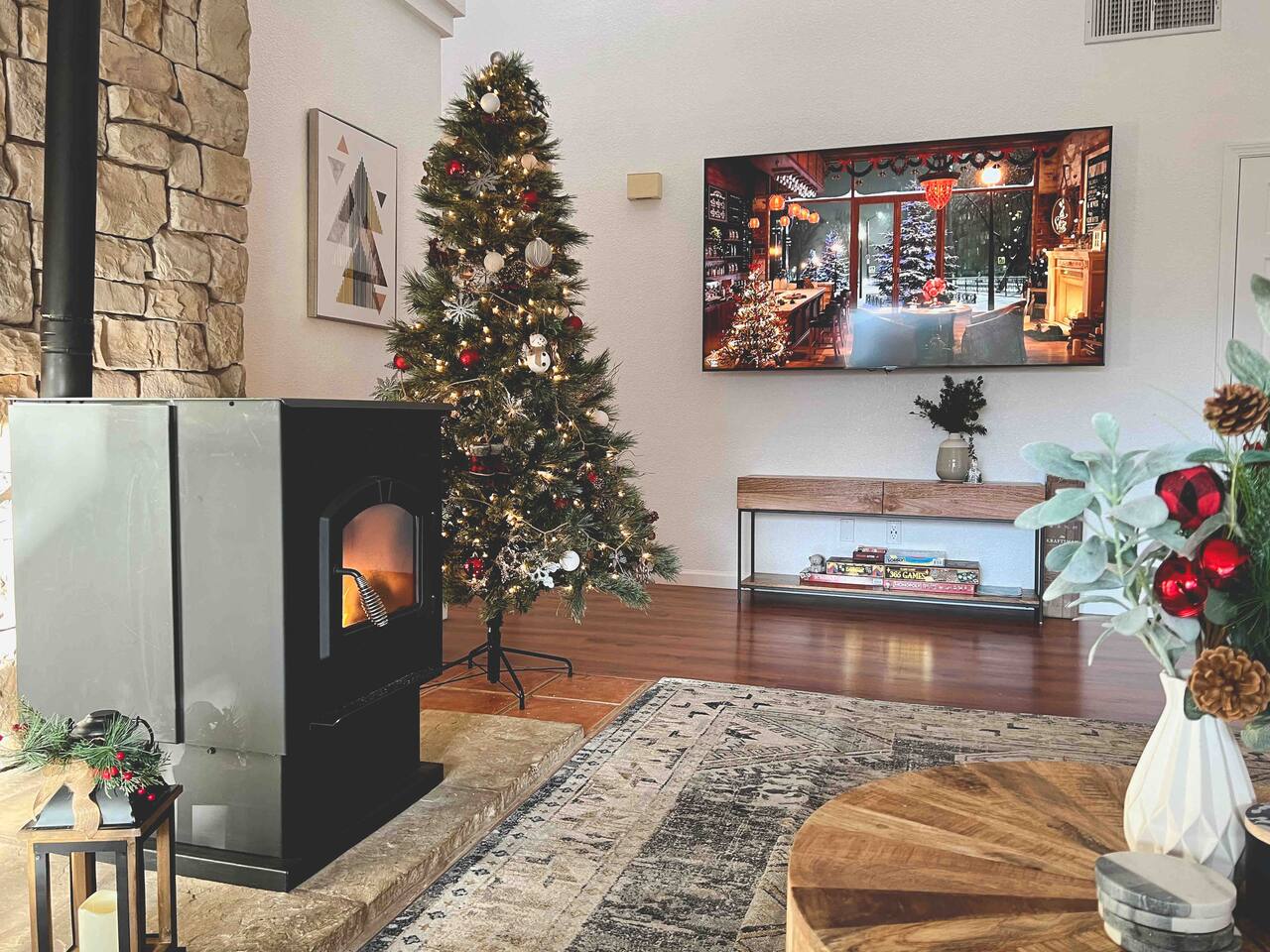 Henry’s Hillside Manor - hot tub/EV