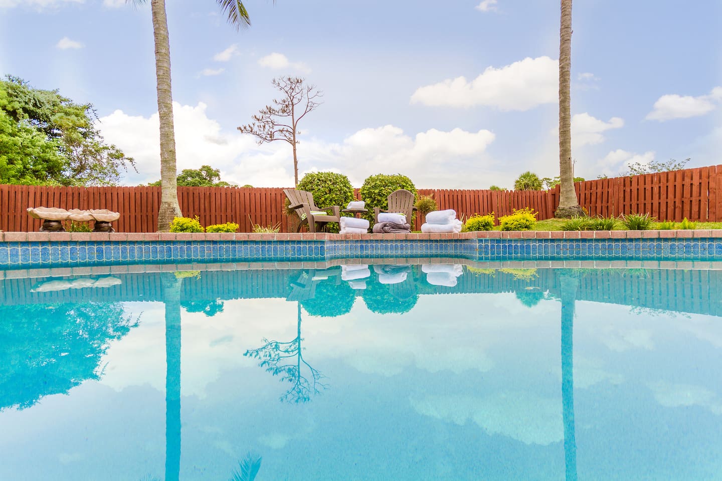 Paradise Home w Pool, Private Yard, Park and Lake!