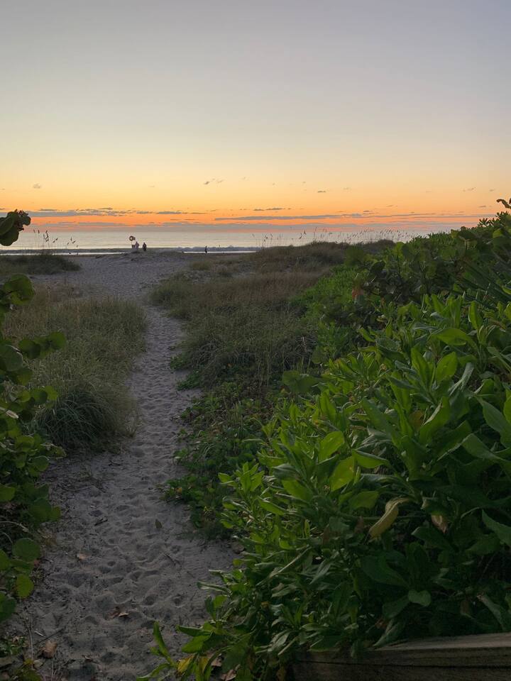 Short Walk to Beach | Kayak, Games, Bikes, Hot Tub