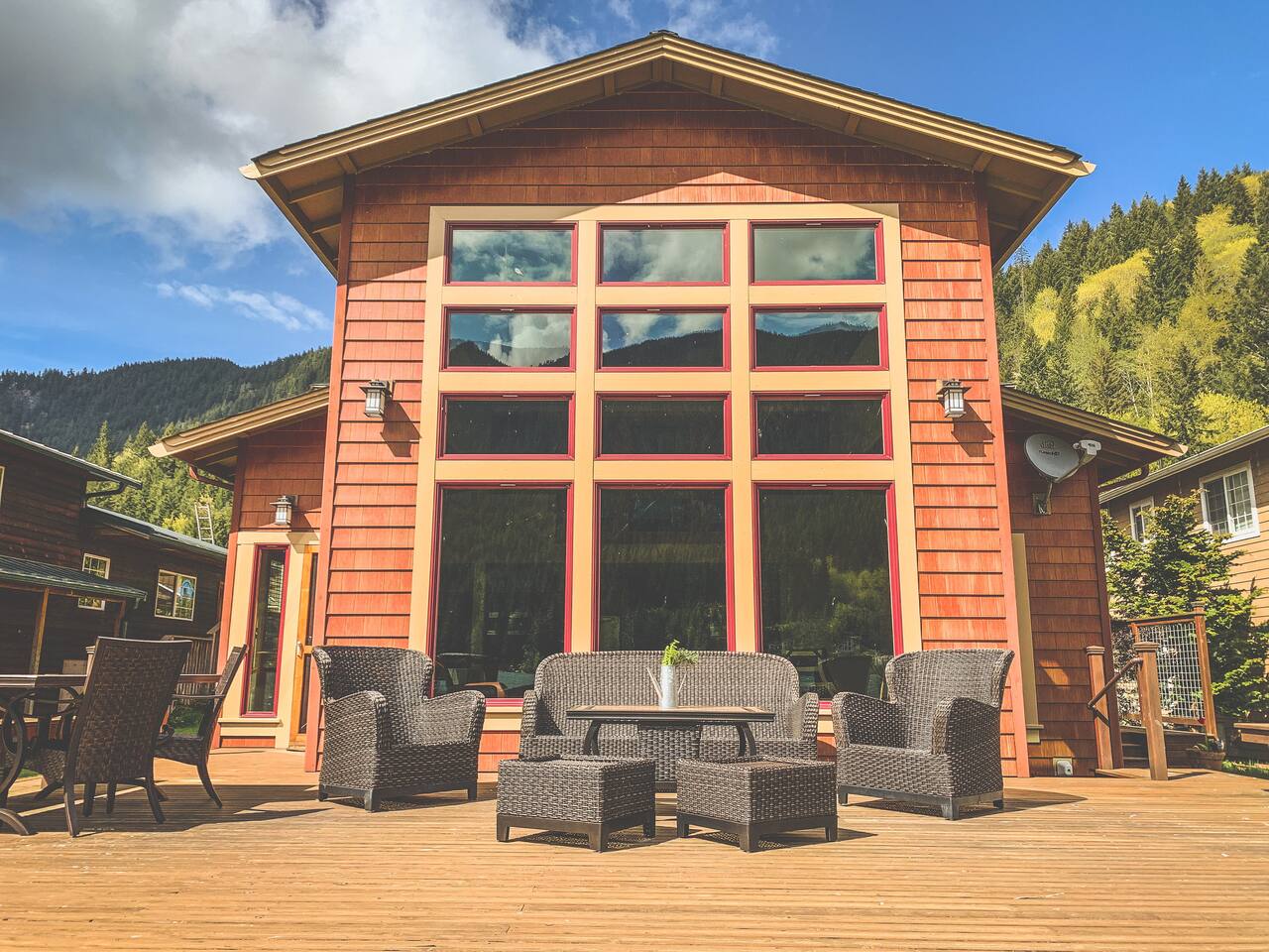 Gathering Place: Cozy Lakefront Retreat + PVT Dock