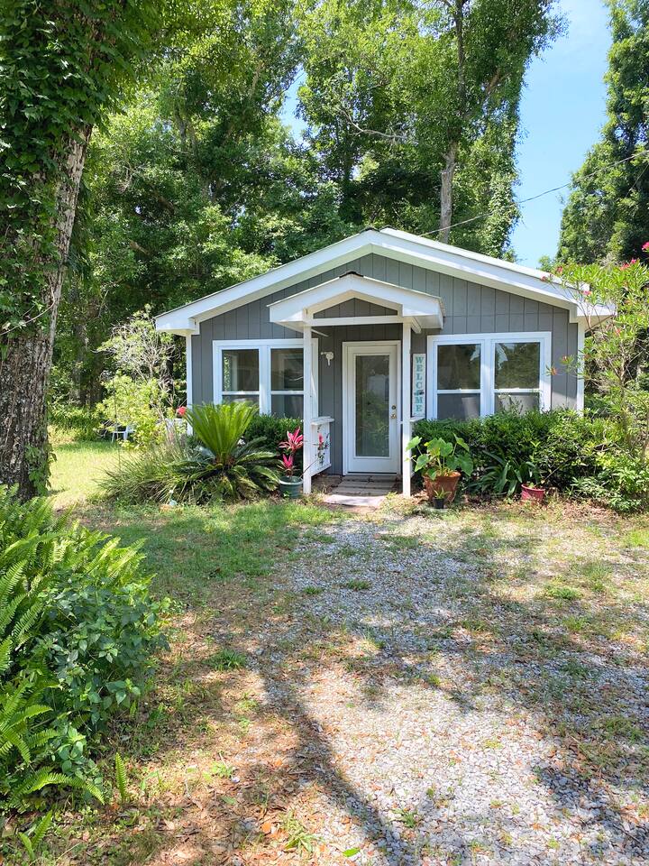 Summer Discounts! Studio/Bay access/Pet friendly