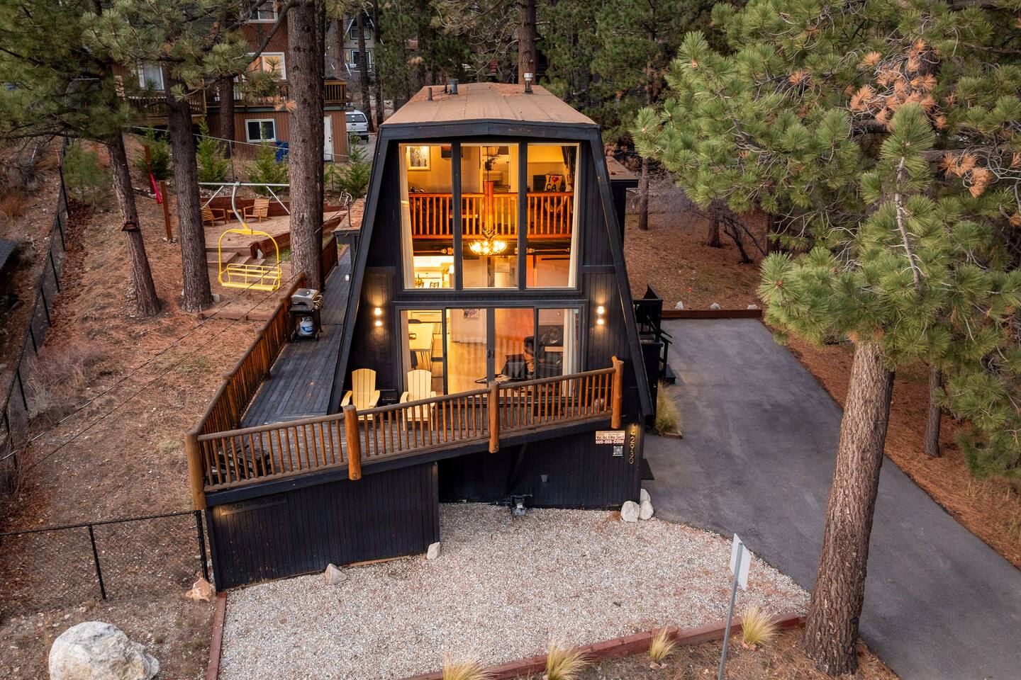 Modern Boutique. Mountain Views. Hot Tub.