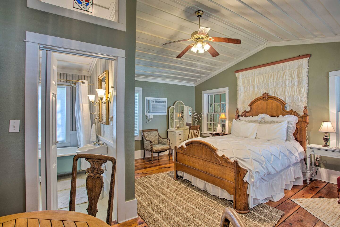 *NEW* Adorable French Country Cottage w/Free Bikes