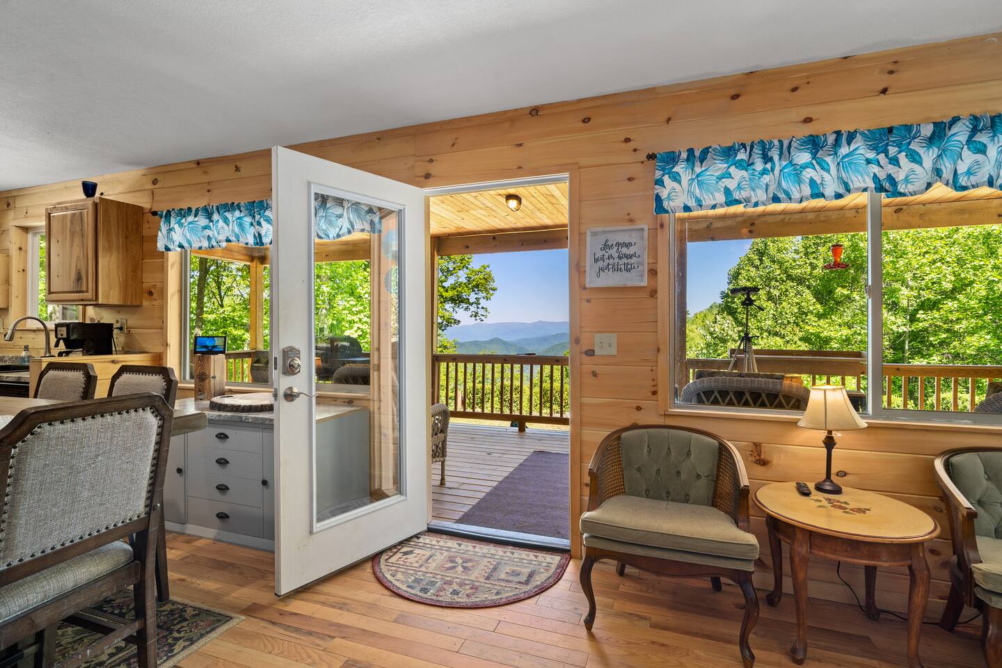 Private Mountain Escape w/ Views and Hot Tub!