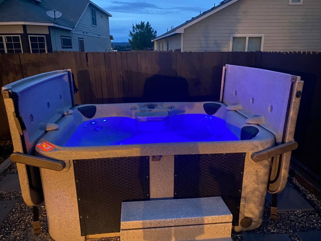 Lxry 4 BR Bckyd/Pool/Hot Tub near attrctns (Tal.)