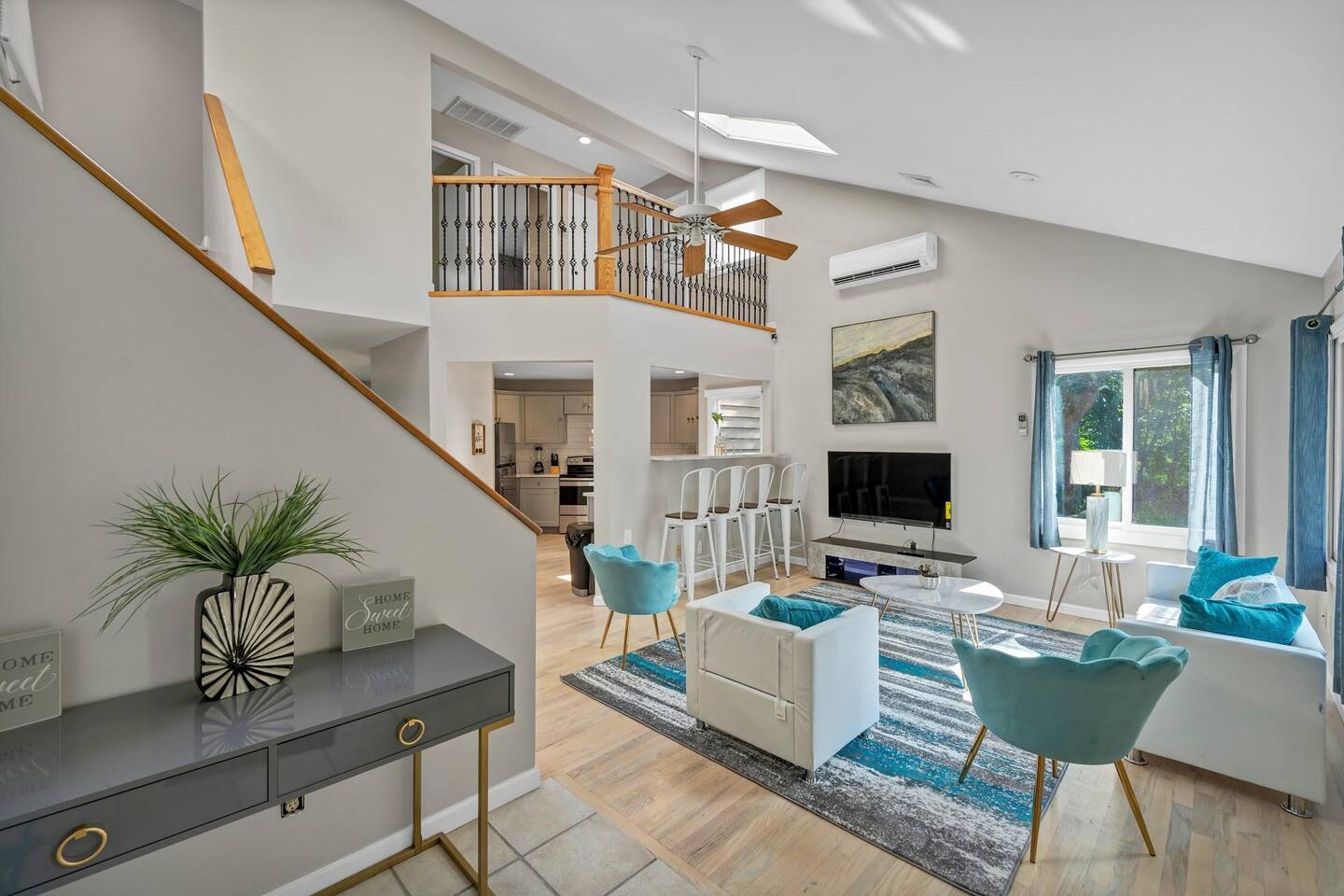 Luxurious Villa,  HOT TUB POOL..  GAME ROOM. NEW..