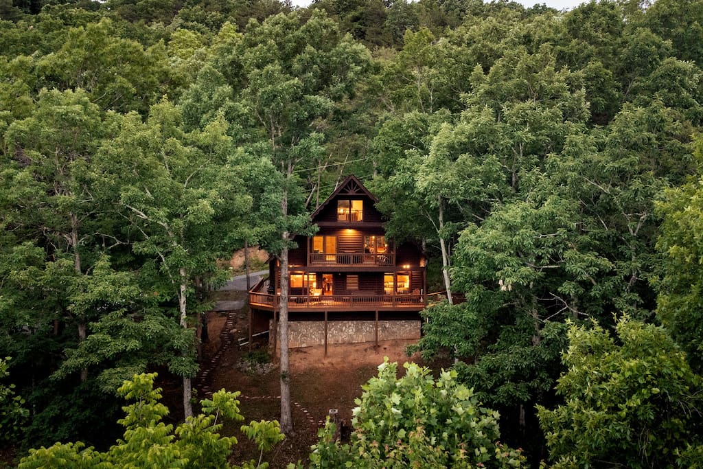 *Smokies Cabin* Mtn View! HotTub! Arcade! FirePit!