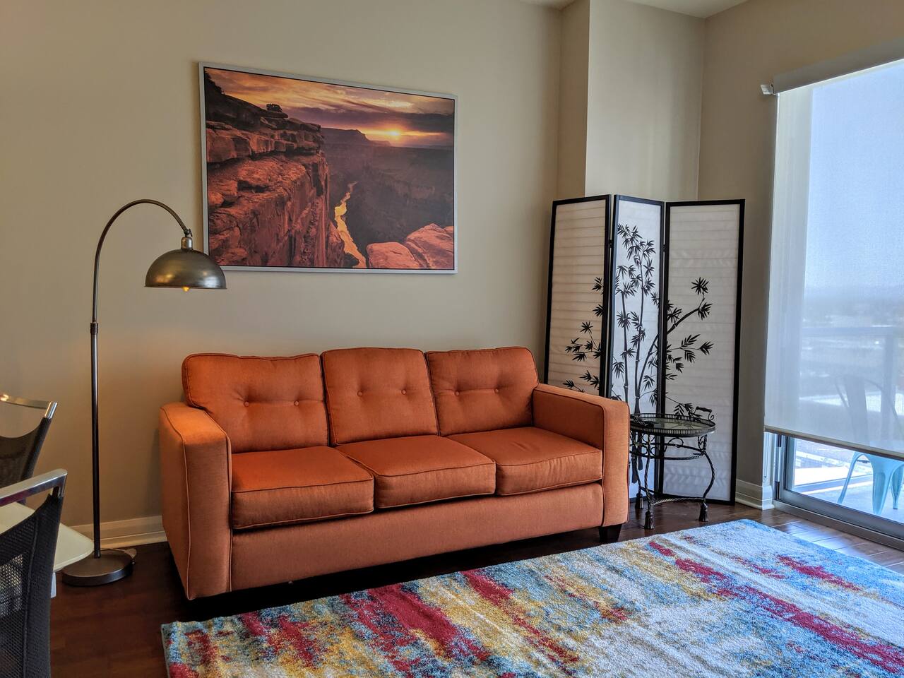 Downtown Walkable Condo - VIEWS - 10 min to strip