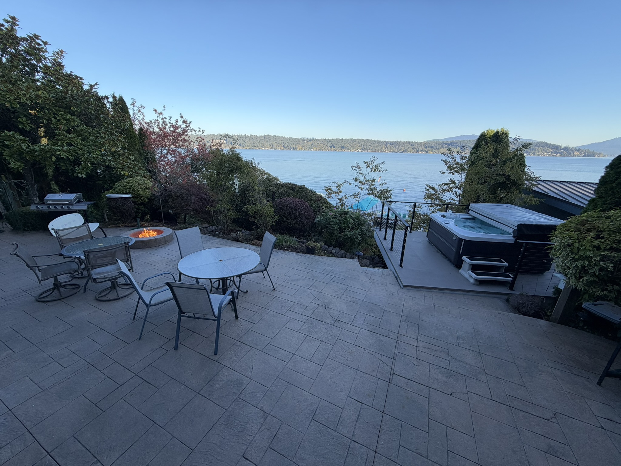2 bed Lake Sammamish Waterfront + Peloton Bike