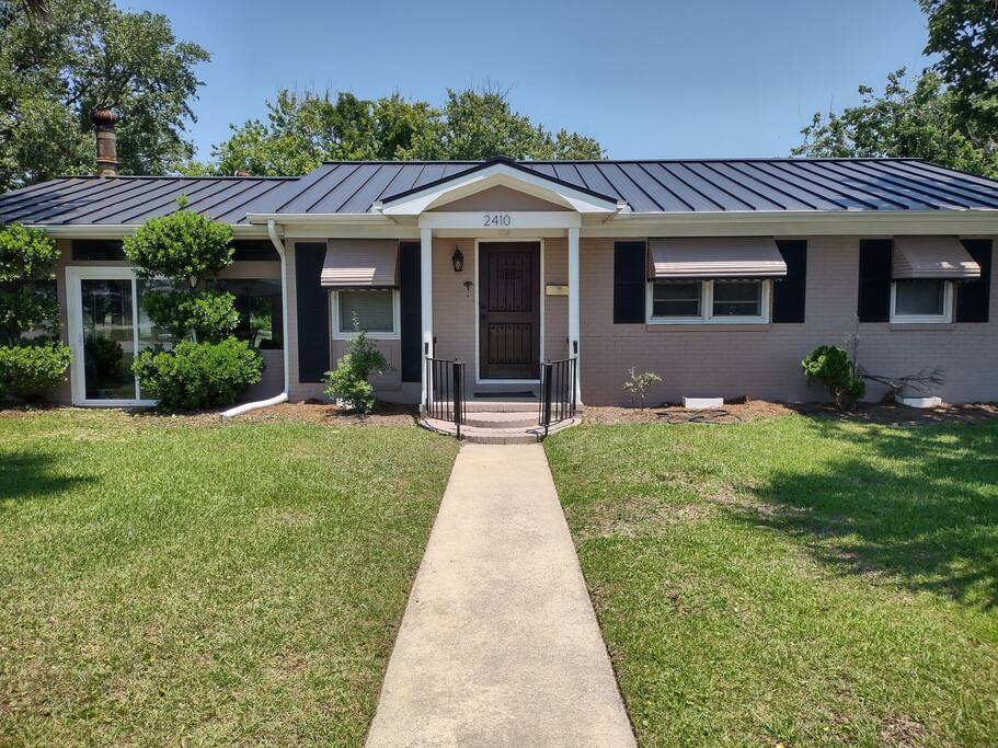 Pet Friendly, Fenced Yard, Wi-Fi, 30 Amp RV Hookup