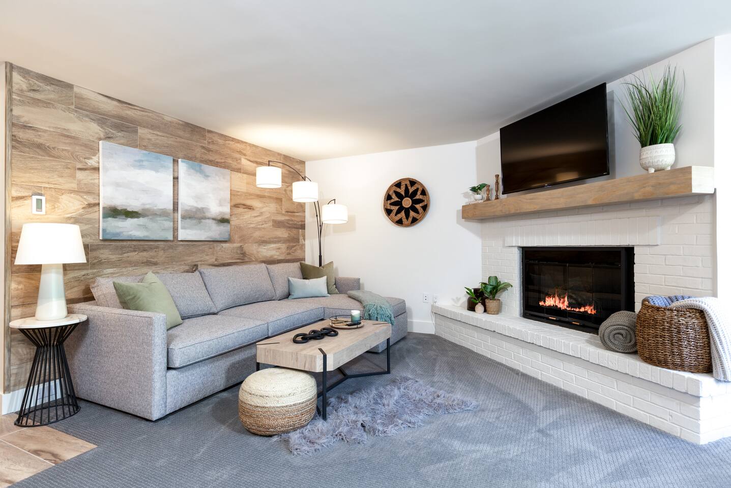 Stunning 2BD Slopeside Retreat, Heart of Snowmass!