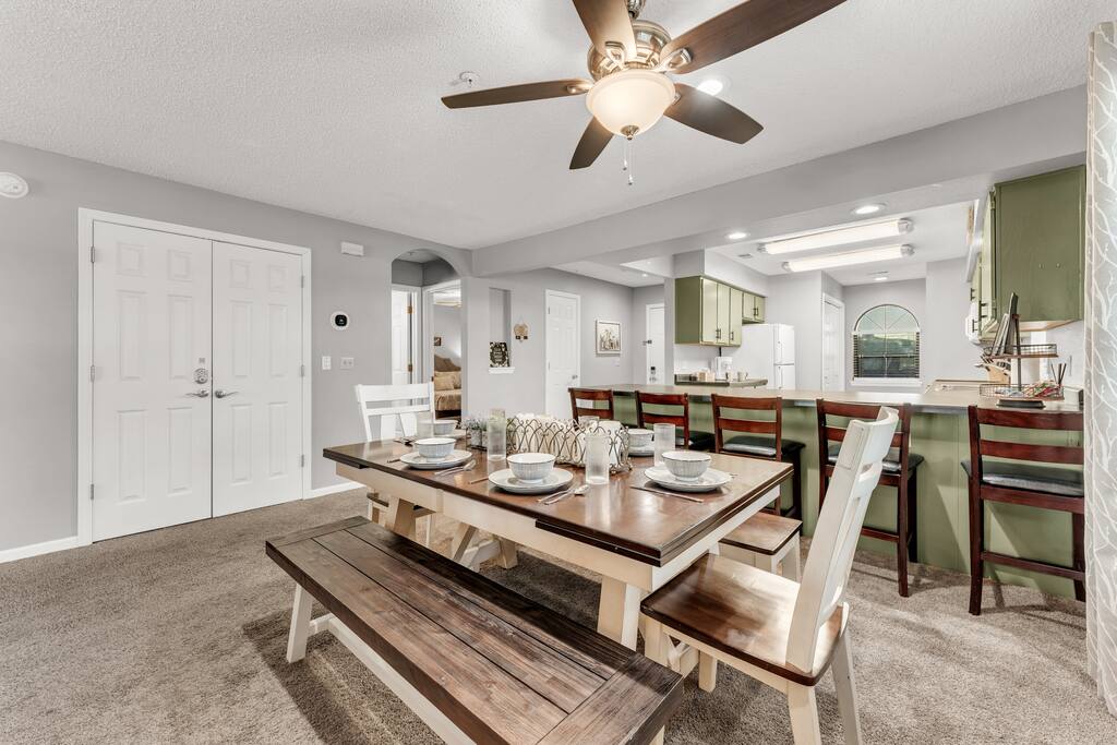 2 Luxe Condos • Sleeps 16 • Pools•Heart of Branson