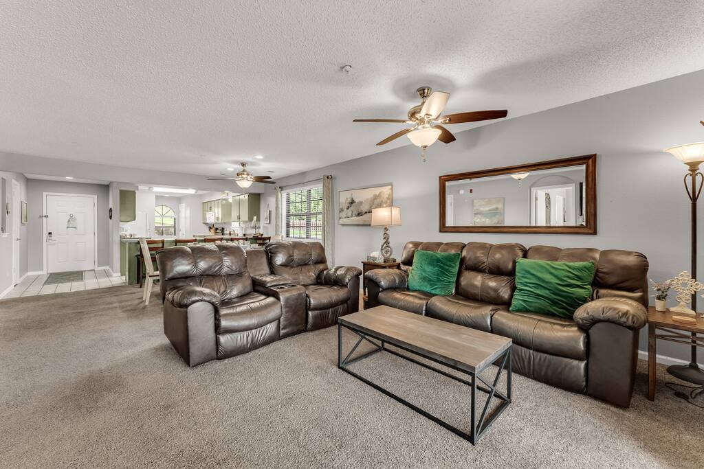 Indoor Heated Pool/Hot tub/Sauna! 3 Min to Strip