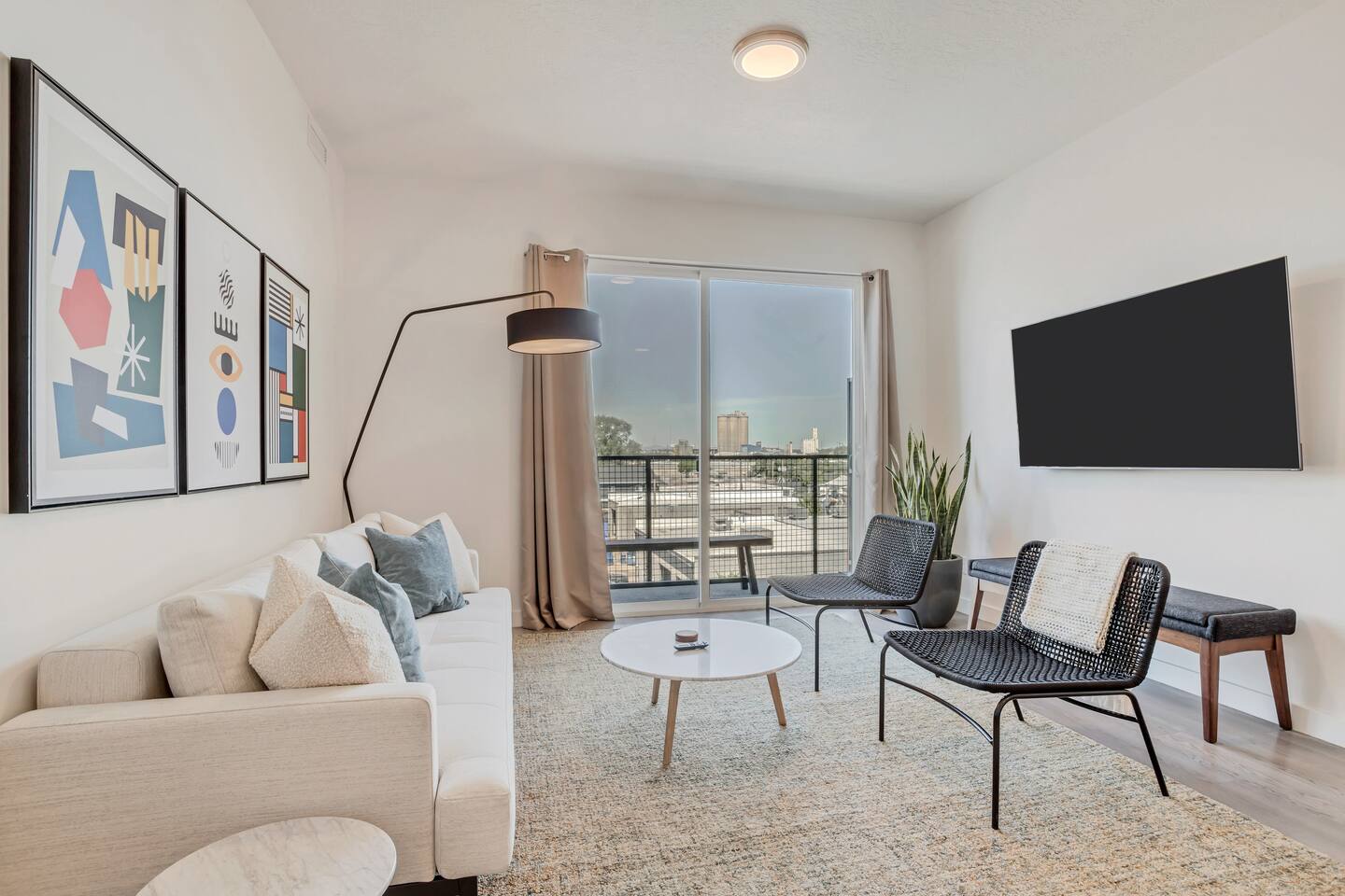 Granary District Downtown 1BR/1BA +CoWorking Space