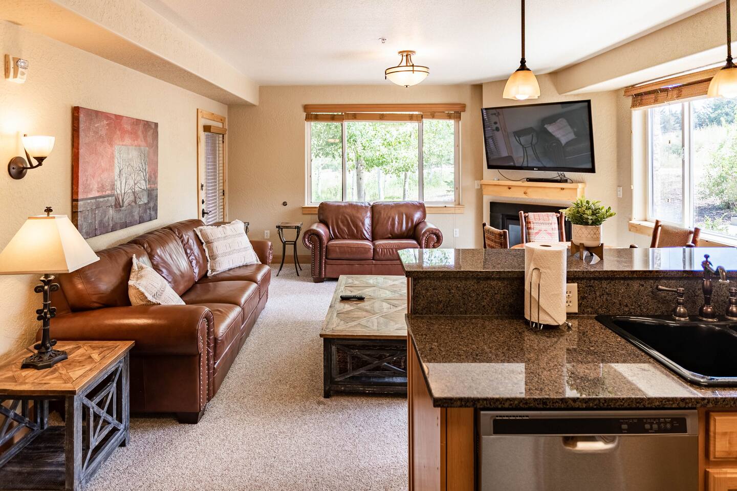 Hot tub, pool and sauna. 6 min walk to lift