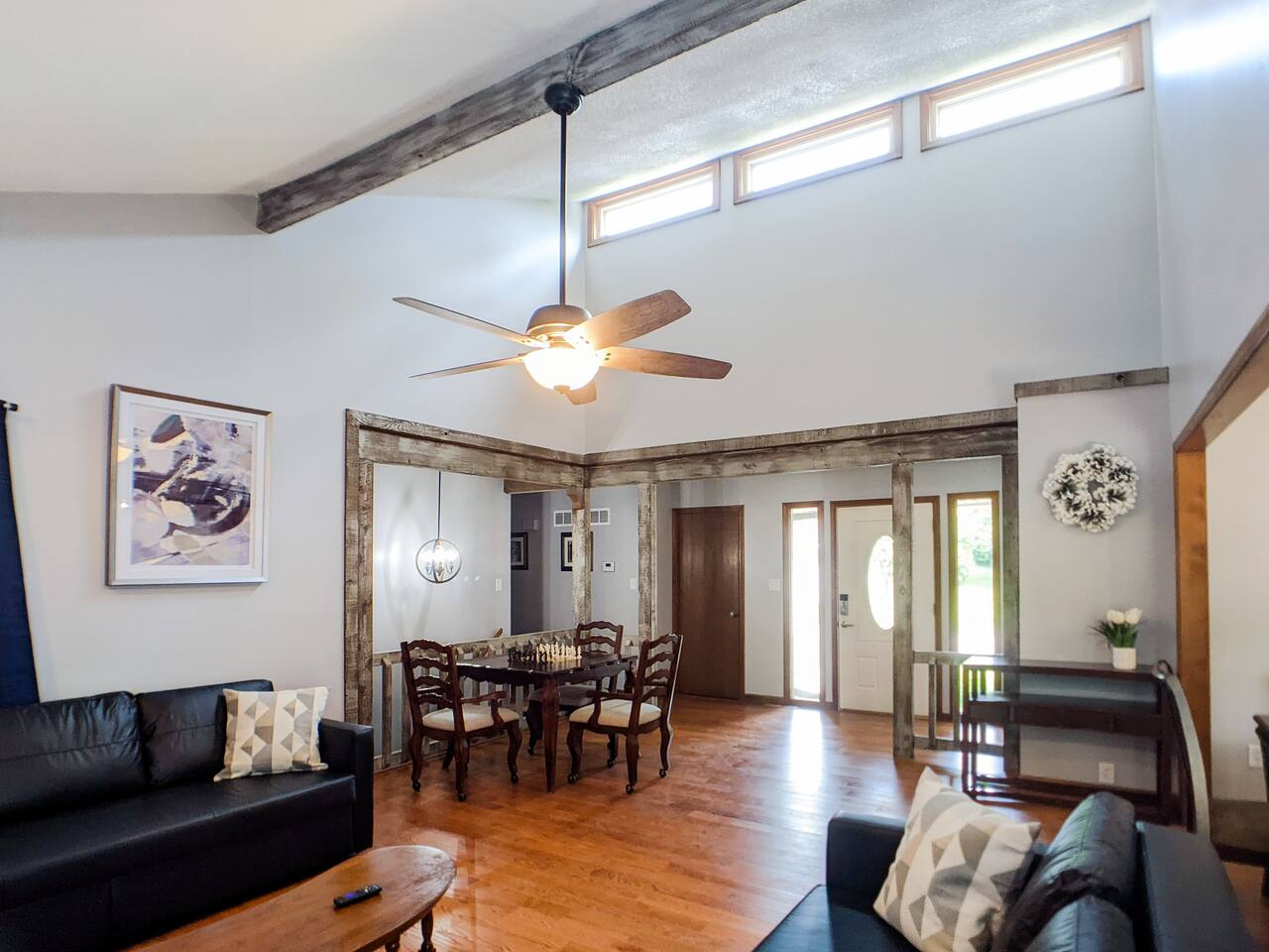 &Cheerful 5 bedrooms house 15 mins to KC downtown