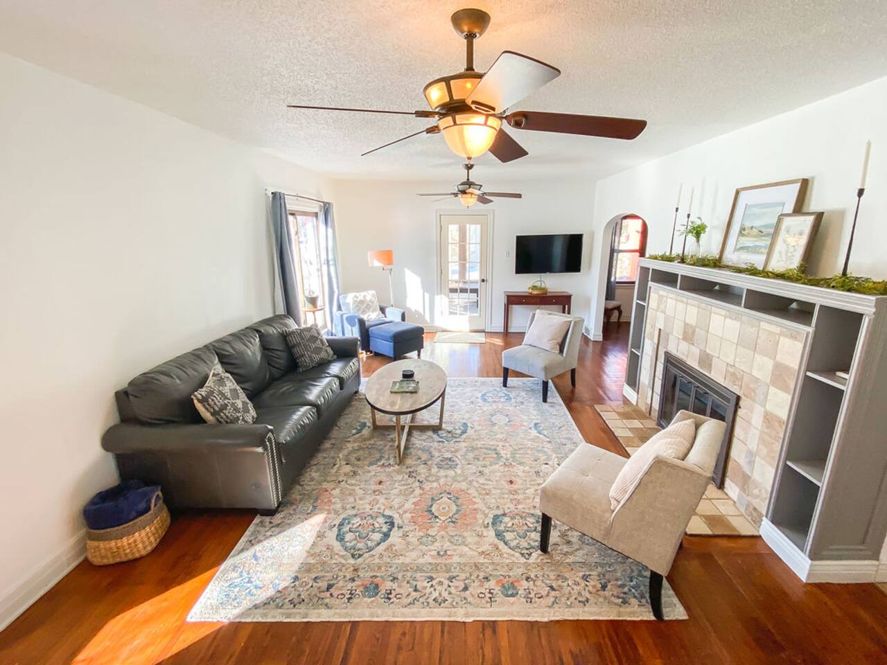 Cardinal House: Foosball, Full Fence, King Bed