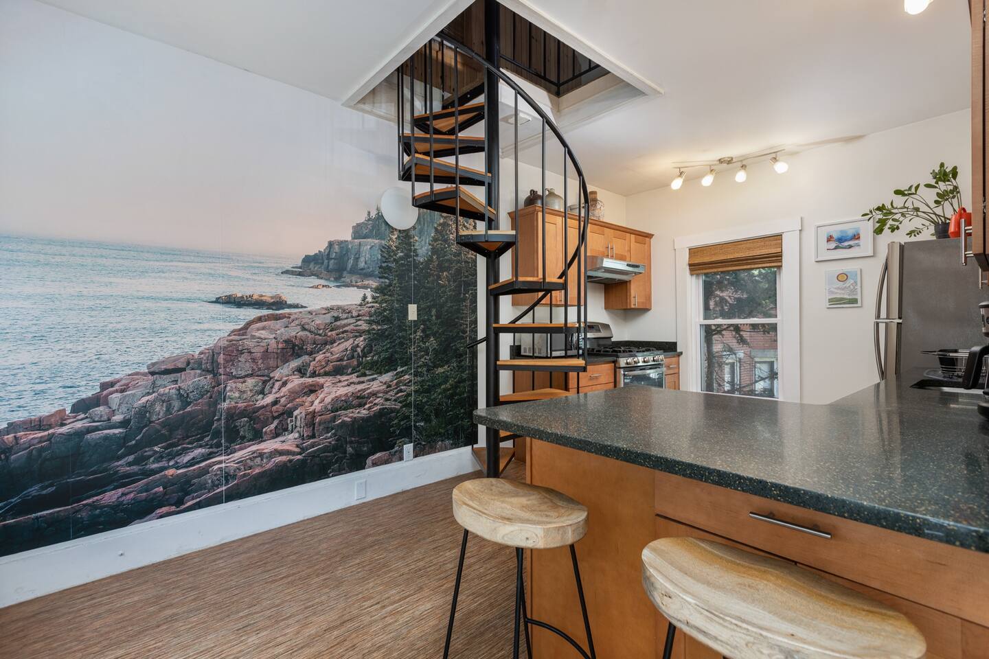 Old Port Artist Loft • Free Parking • Spacious 3BR