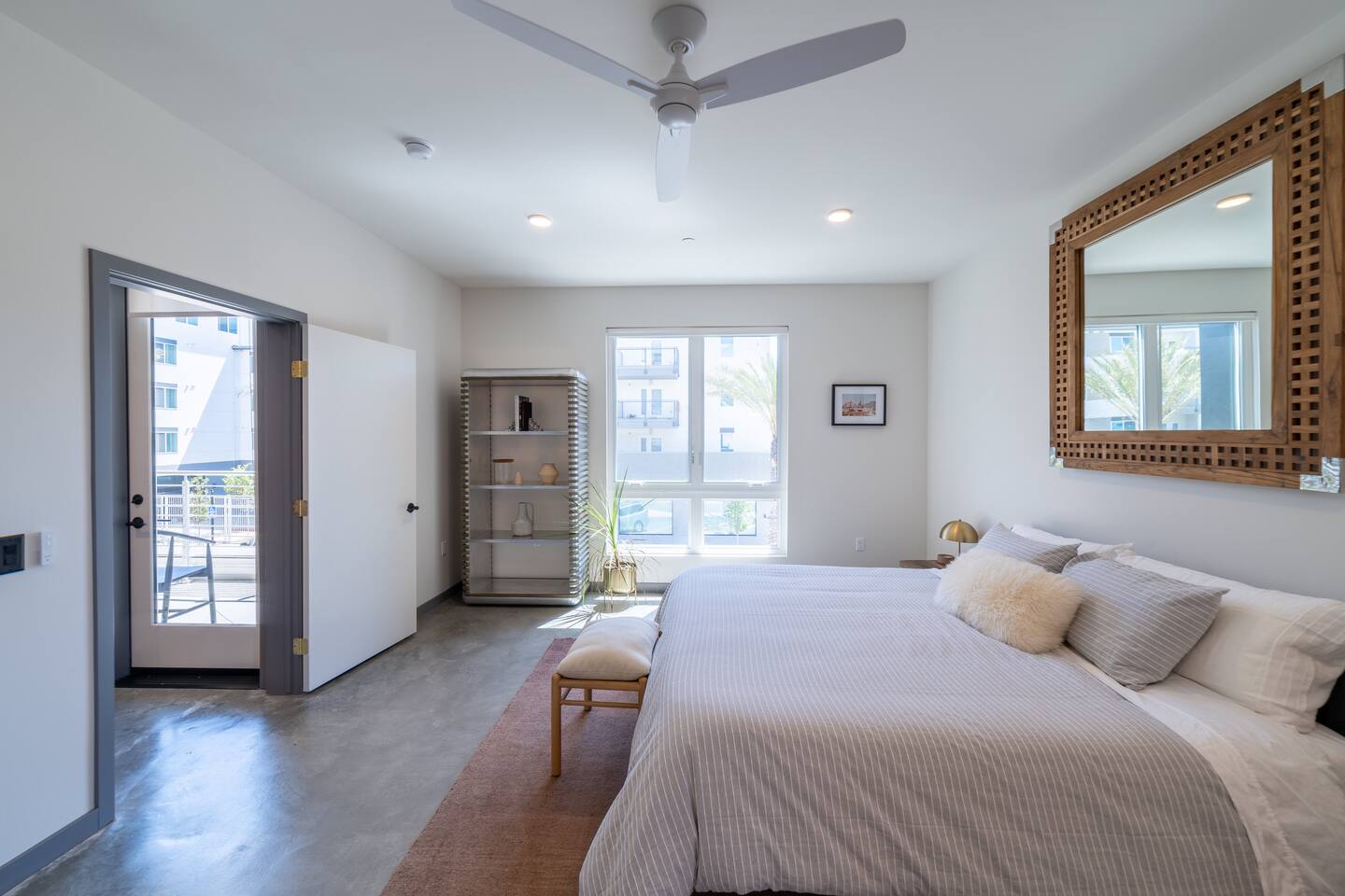 Beautiful Modern 2-Bed in Downtown Vista!