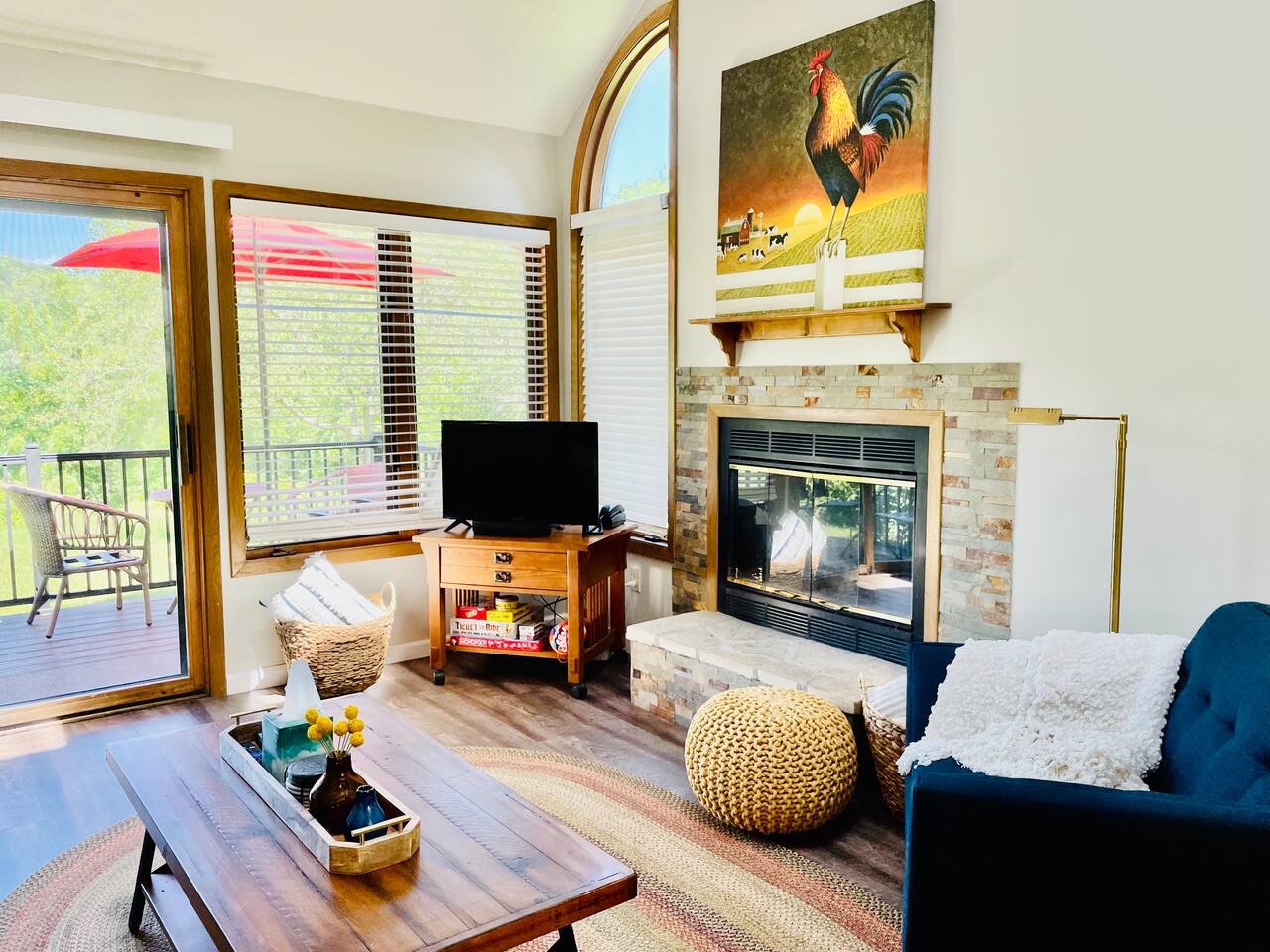 Farmhouse Chic|Fireplace|View|Peloton|Near Town