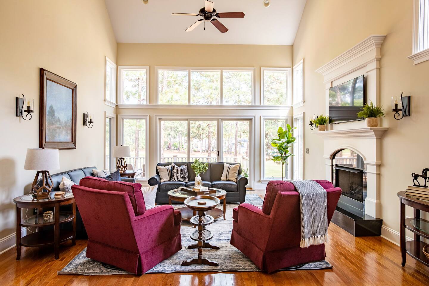 Million $ Golf-front view + 3 Master BR + Peloton