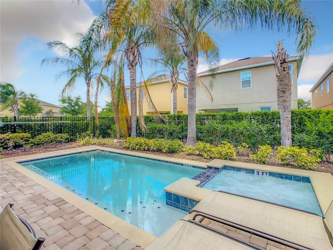 Encore Waterpark Access + FREE Pool Heat - Theater