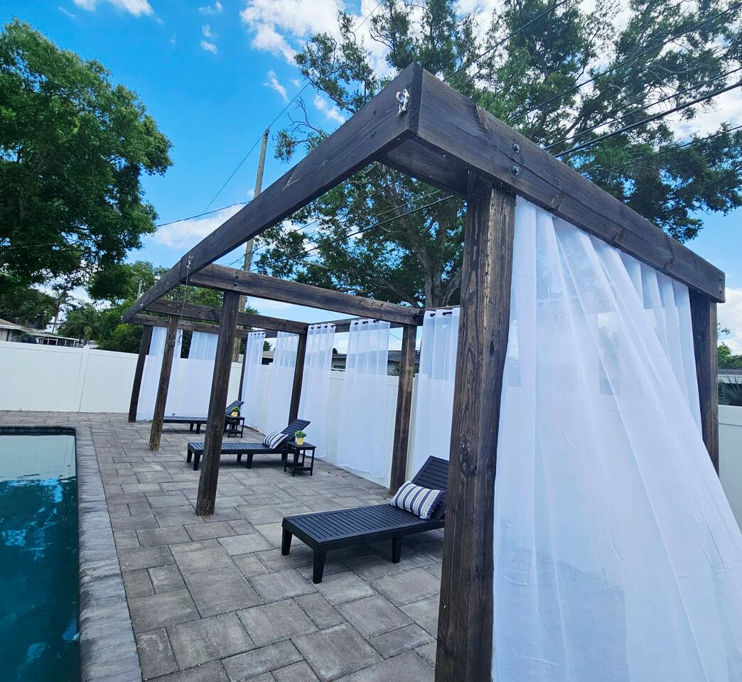 Tranquil Pool Home in Clearwater