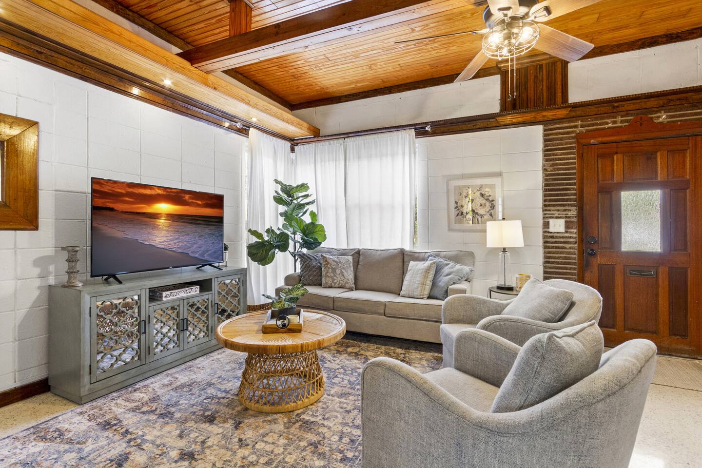 Charming apartment in downtown w/patio (Garden #8)