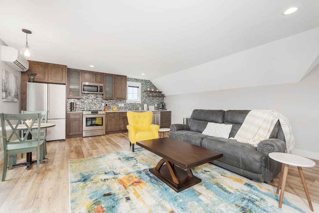 Quaint Space with Lake Views in Quiet Neighborhood