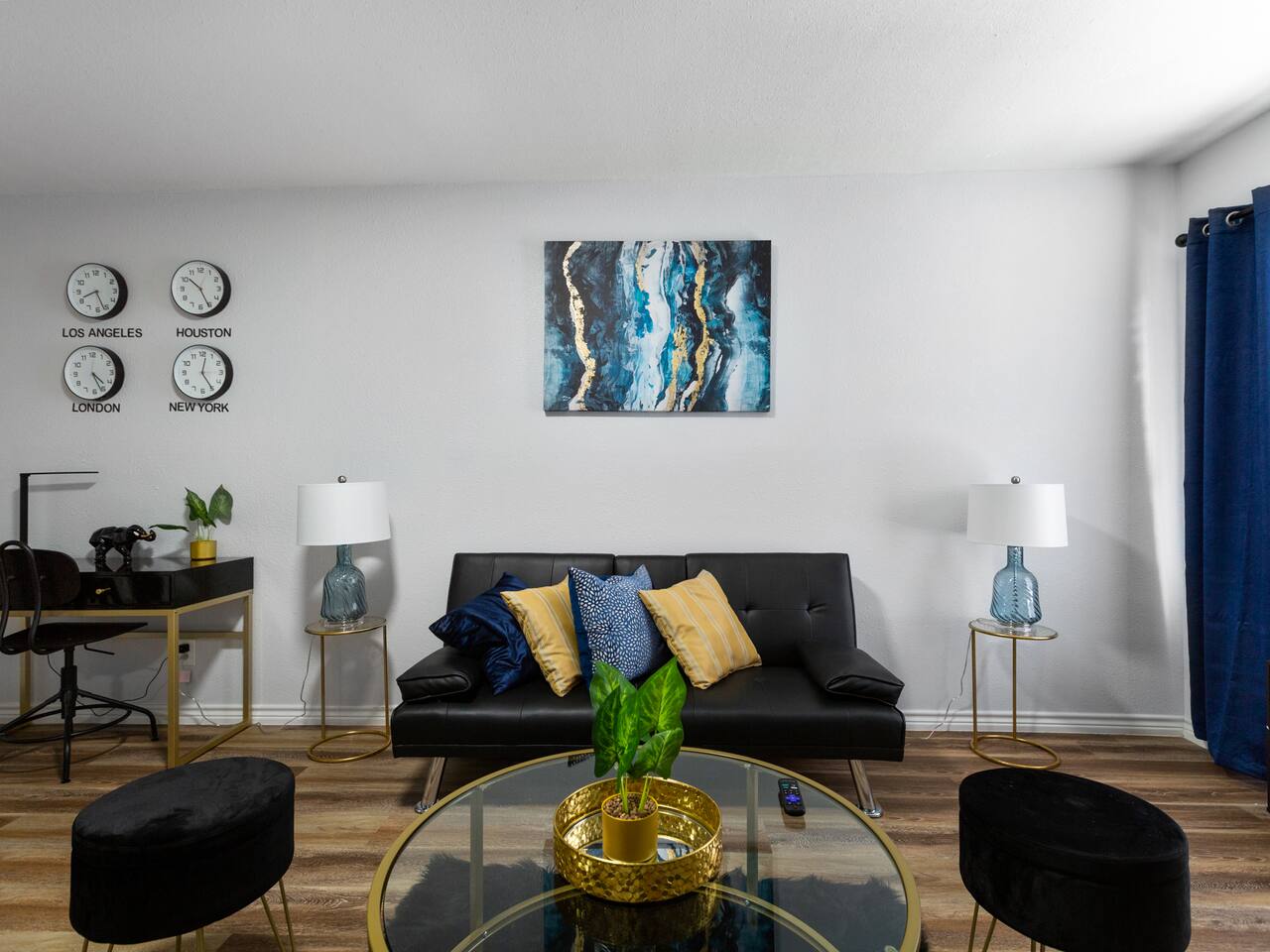 Golden Vybes 1 bd Boutique Room, New Years