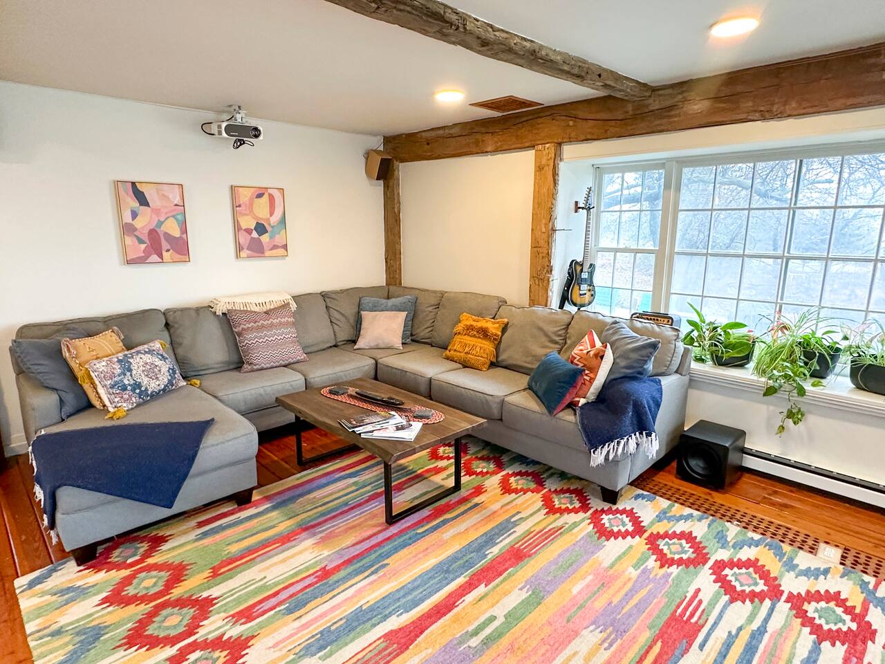 Modern carriage house, renovated w beautiful views