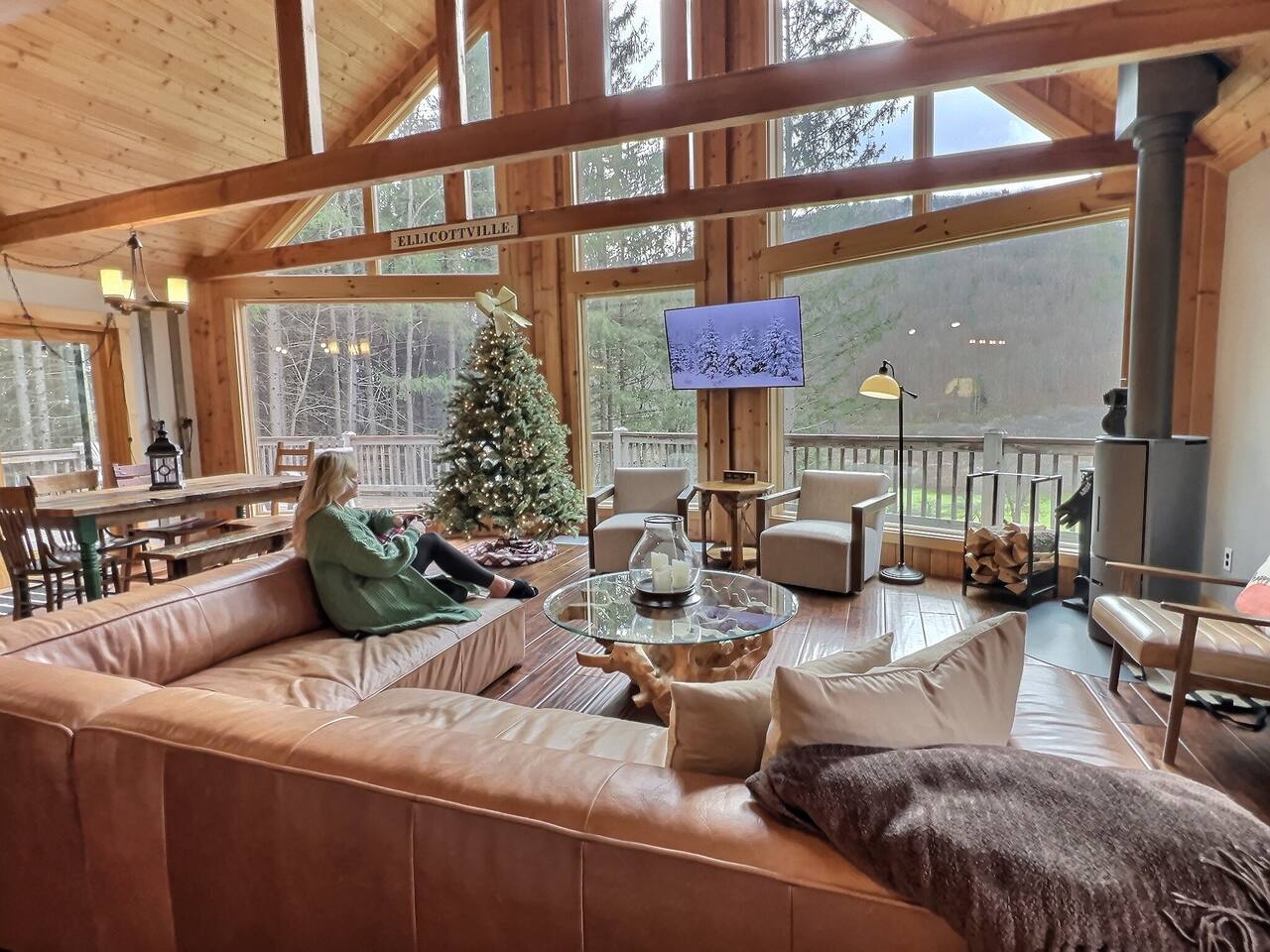 Hot Tub & Fire Pit~The Pines Chalet